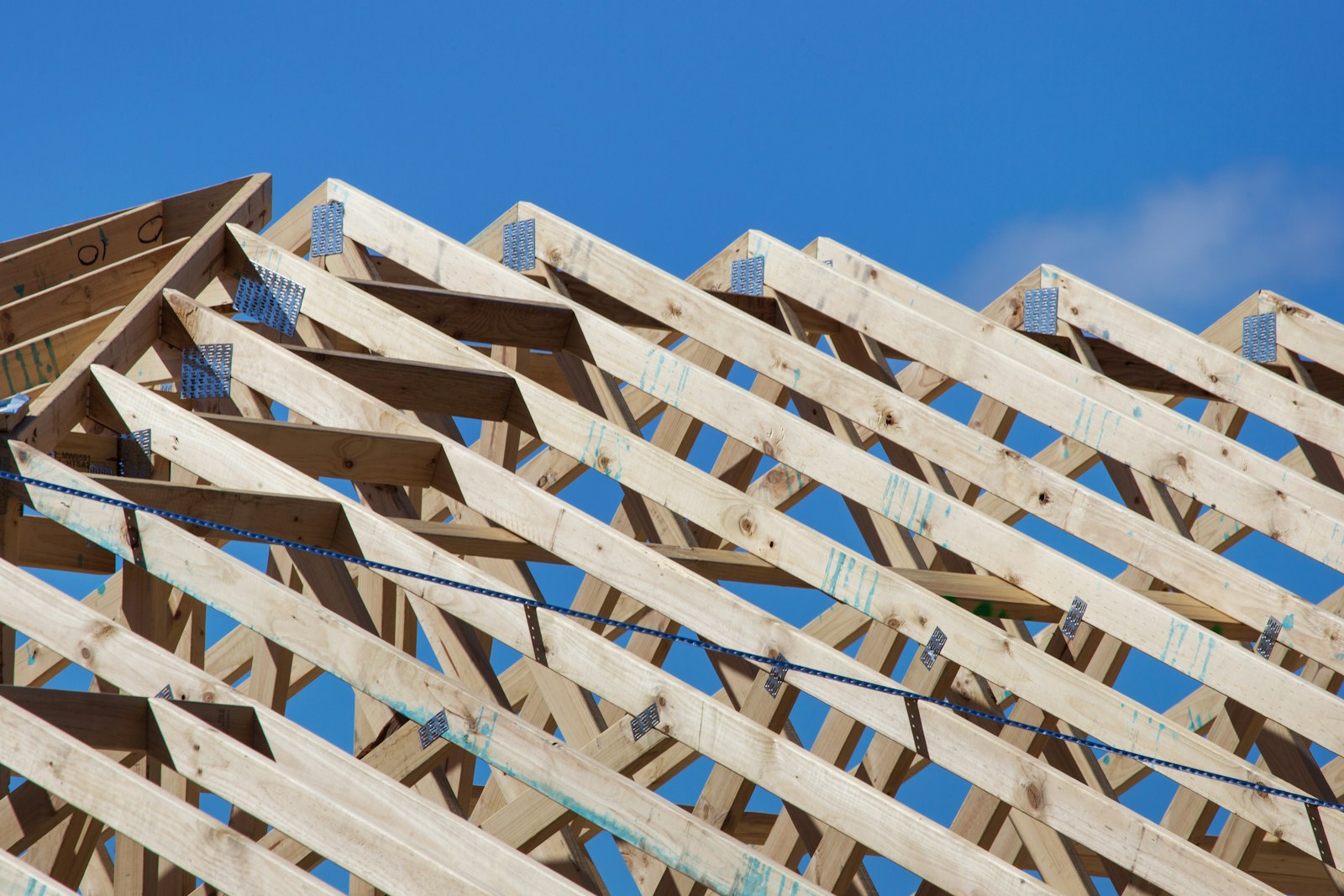 Estructura de cubierta durante una obra de vivienda